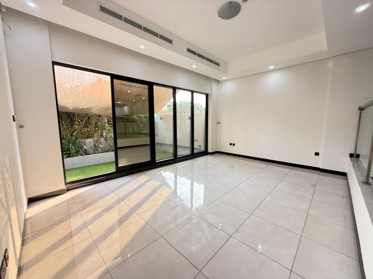 VILLA photo 5